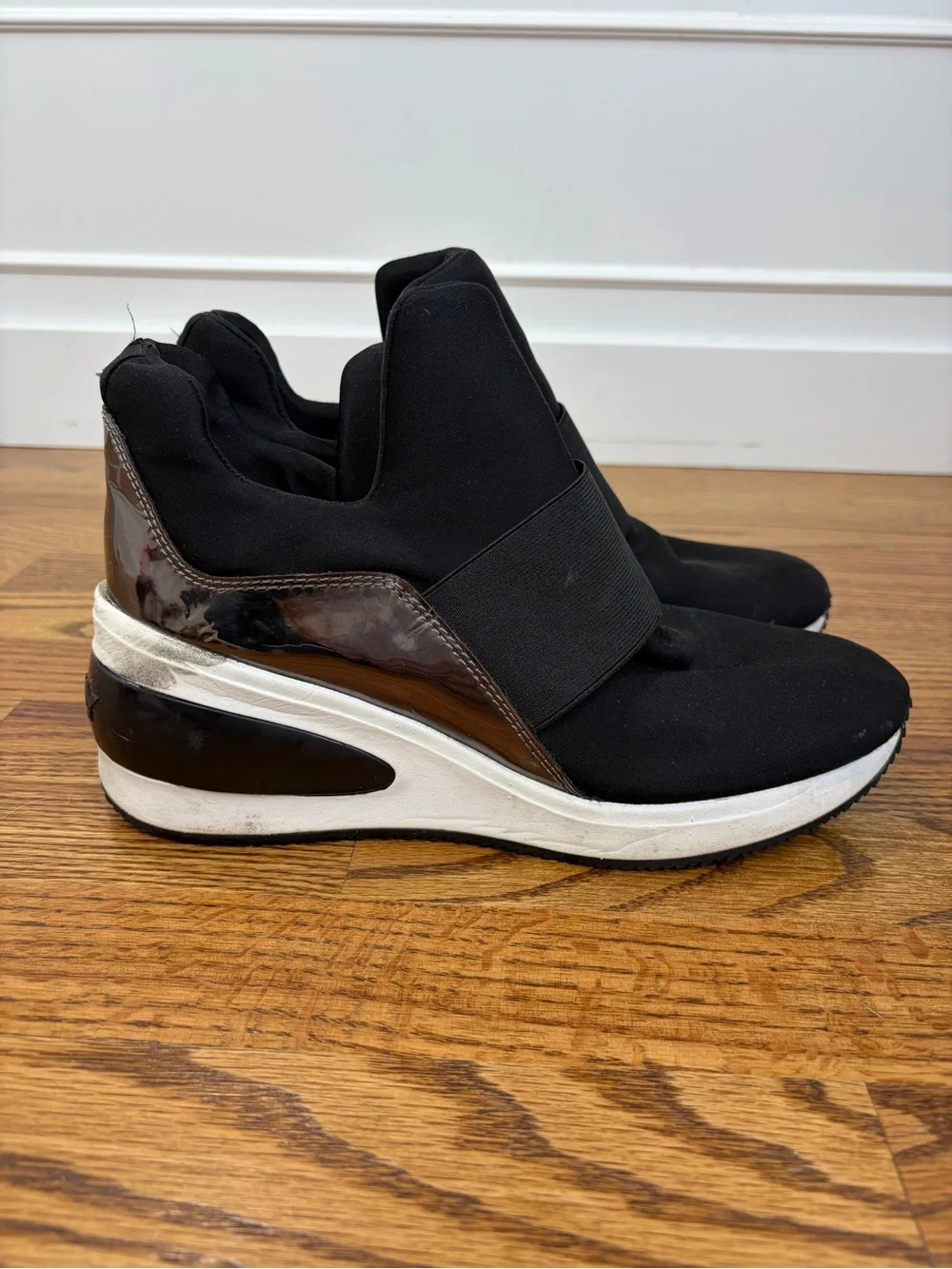 DKNY Borg Slip-On Black Wedge Sneaker (9)